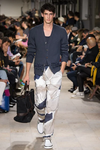 Look 19